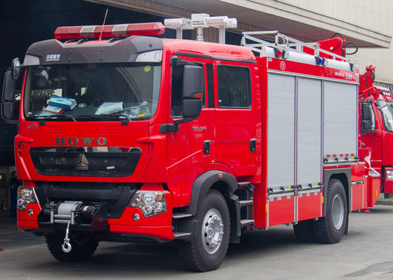 Carro de bombeiros especial de Sinotruk HOWO com equipe de salvamento