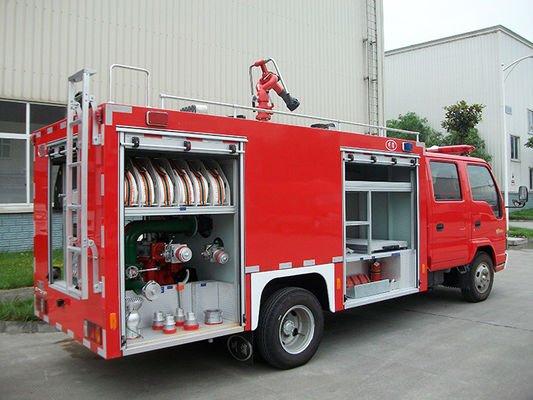 ISUZU Small Fire Truck com 2000 litros de tanque líquido e a cabine dobro da fileira
