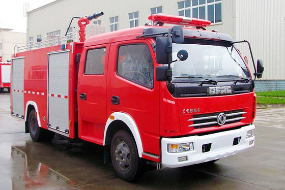 Carro de bombeiros pequeno de Dongfeng com o tanque de água 3500L e a cabine dobro da fileira