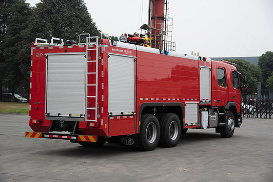 Caminhão resistente da luta contra o incêndio da espuma de Volve com a cabine dobro da fileira